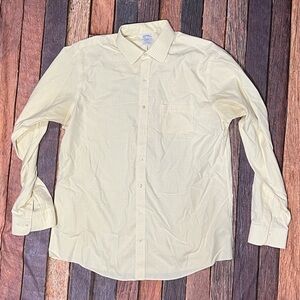 Brooks Brothers Men's Light Yellow Button Down Shirt